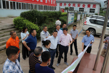 四川省交投集團(tuán)公司黨委副書記、副董事長、總經(jīng)理周黎明到仁沐新LJ18標(biāo)項(xiàng)目部檢查指導(dǎo)工作