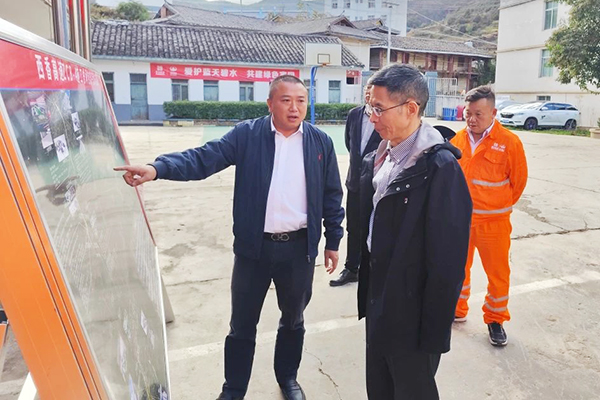 四川路橋黨委委員、監(jiān)事會主席黃衛(wèi)赴西香高速ZCB4總包部調(diào)研檢查工作
